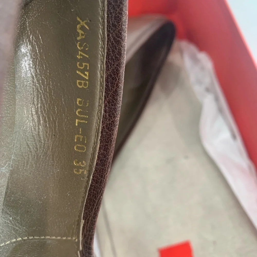 𝅺VALENTINO vintage distressed brown leather square toe pumps EUC sz 35 or 5